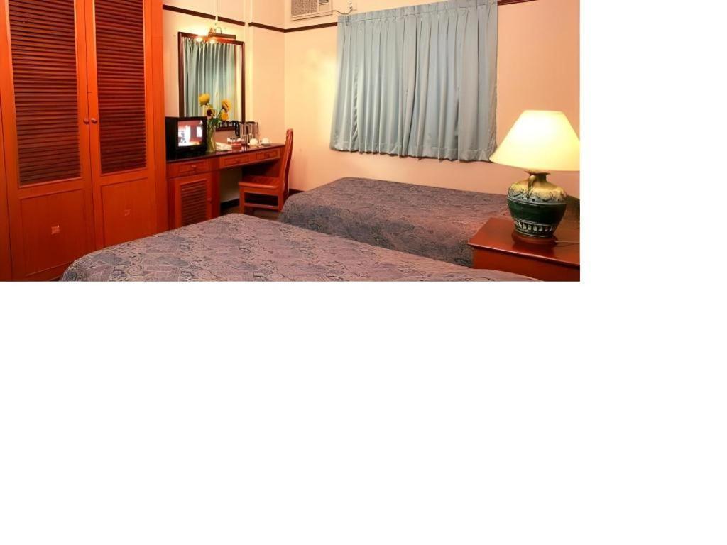 Hotel South East 2*